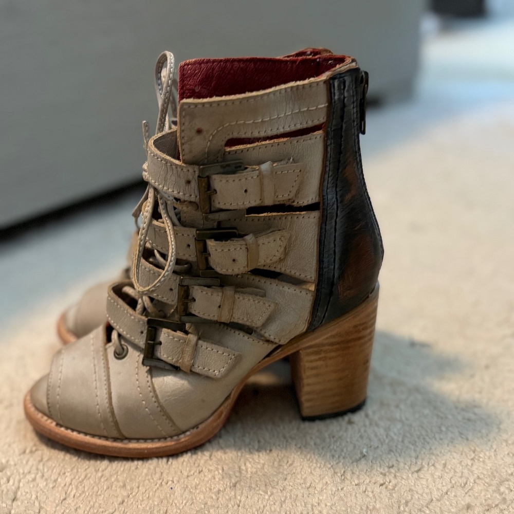 Free Bird size 6 Leather Bootie